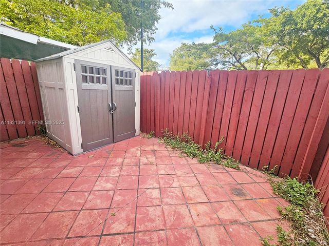 10700 NW 7th St 5A, Miami, FL 33172