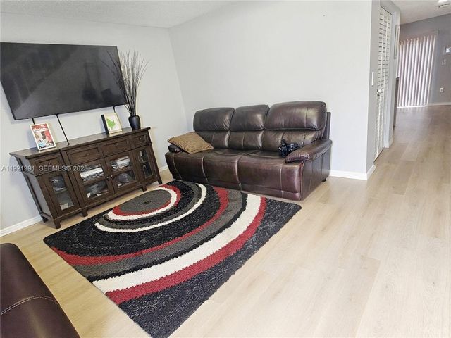 10700 NW 7th St 5A, Miami, FL 33172