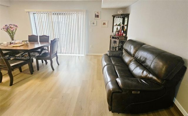 10700 NW 7th St 5A, Miami, FL 33172