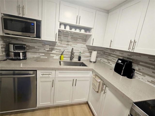 10700 NW 7th St 5A, Miami, FL 33172