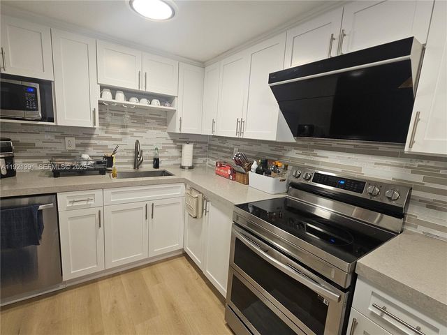 10700 NW 7th St 5A, Miami, FL 33172