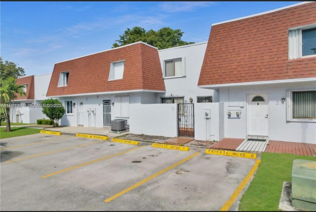 10700 NW 7th St 5A, Miami, FL 33172