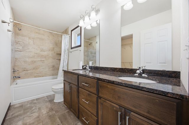 2216 10th Court W, West Fargo, ND 58078