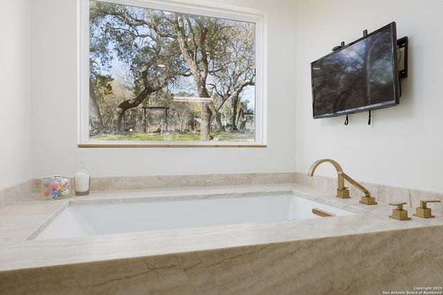 119 B Mountain Top Trl, Boerne, TX 78006