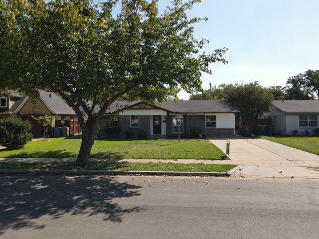 524 Ridgecrest Drive, Lewisville, TX 75067