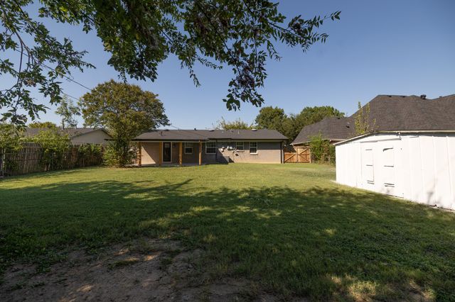 524 Ridgecrest Drive, Lewisville, TX 75067