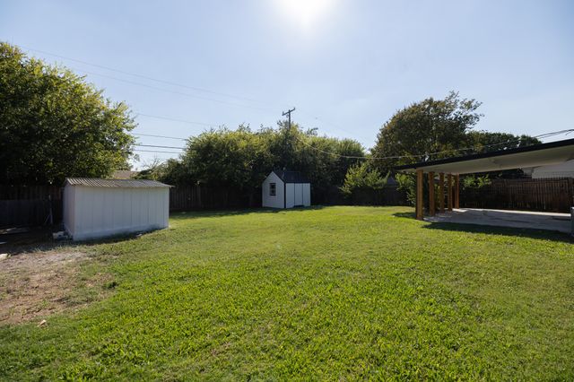 524 Ridgecrest Drive, Lewisville, TX 75067