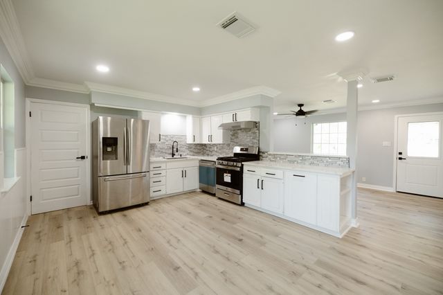 524 Ridgecrest Drive, Lewisville, TX 75067