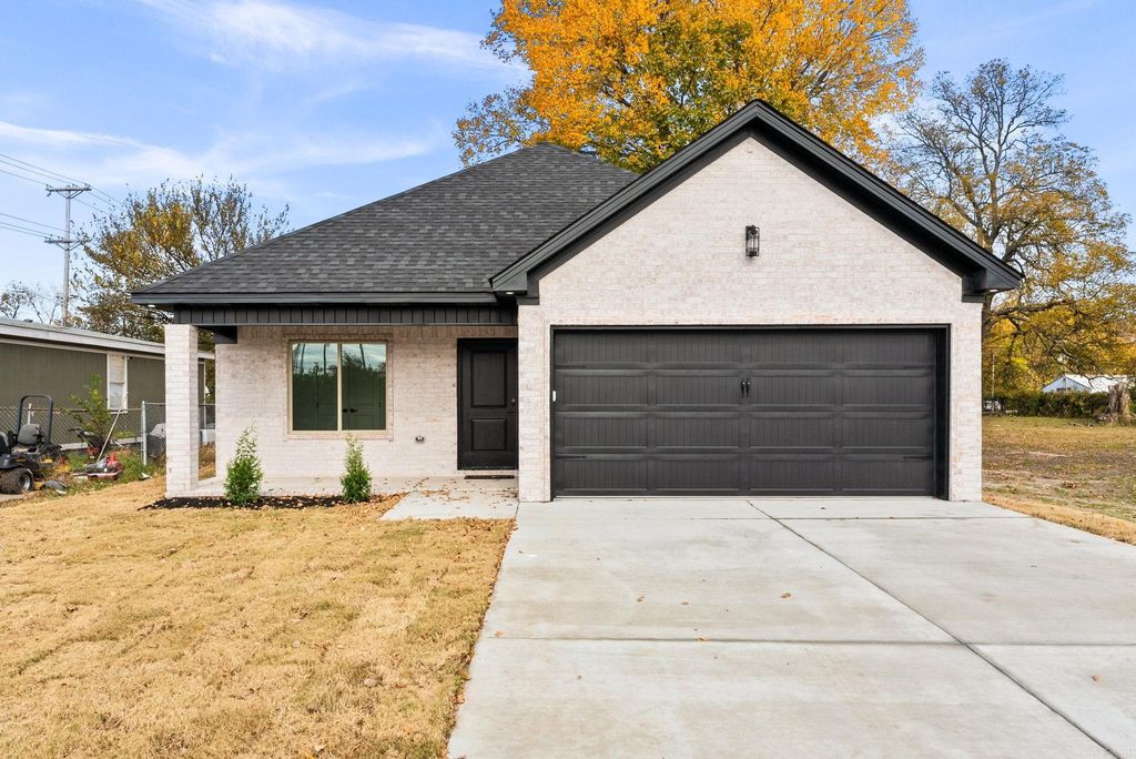 1705 E 2nd Street, North Little Rock, AR 72114