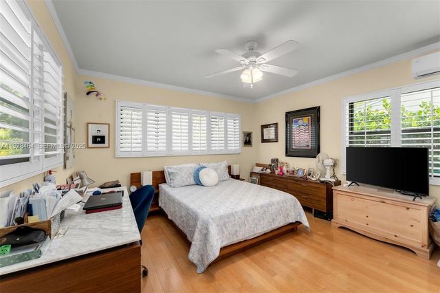 550 W 51st St, Miami Beach, FL 33140