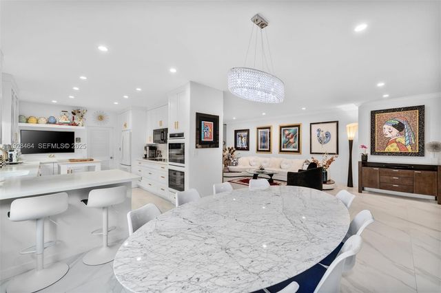 550 W 51st St, Miami Beach, FL 33140