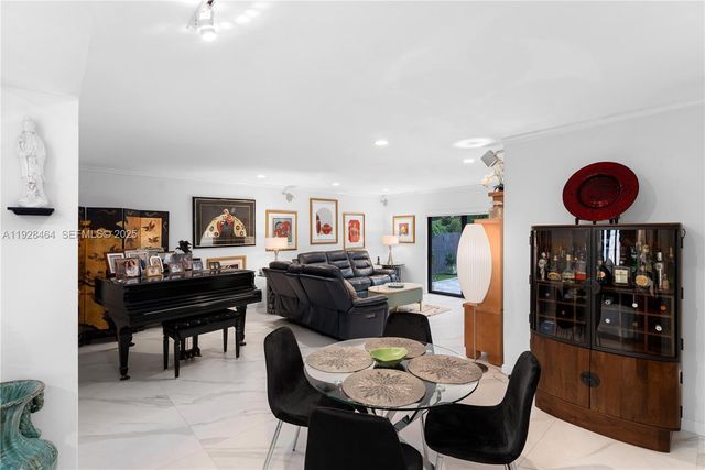 550 W 51st St, Miami Beach, FL 33140