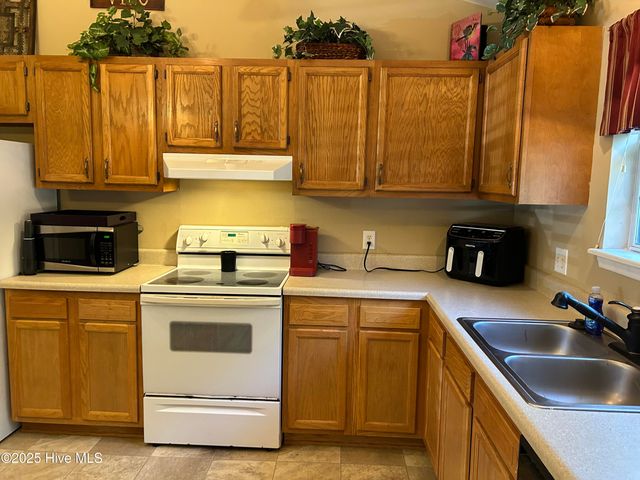 1404 Angels End B, Greenville, NC 27858