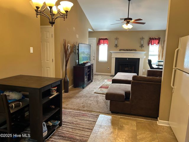 1404 Angels End B, Greenville, NC 27858