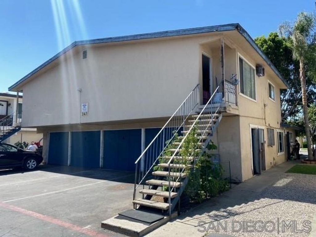 Image 1 of property listing at 341 Lansing Cir, Escondido, CA 92025