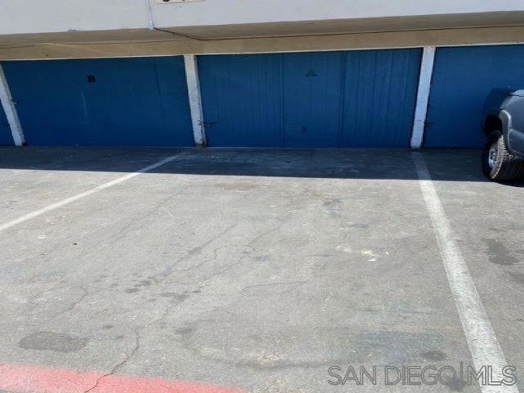 Image 11 of property listing at 341 Lansing Cir, Escondido, CA 92025