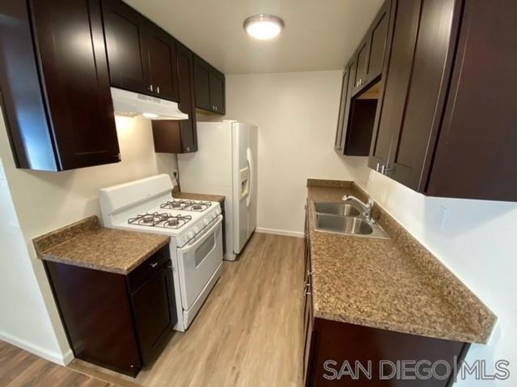 Image 4 of property listing at 341 Lansing Cir, Escondido, CA 92025