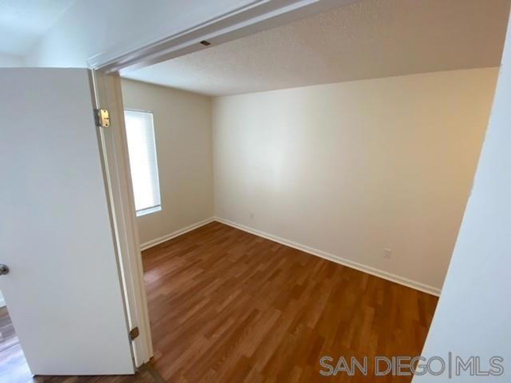 Image 5 of property listing at 341 Lansing Cir, Escondido, CA 92025