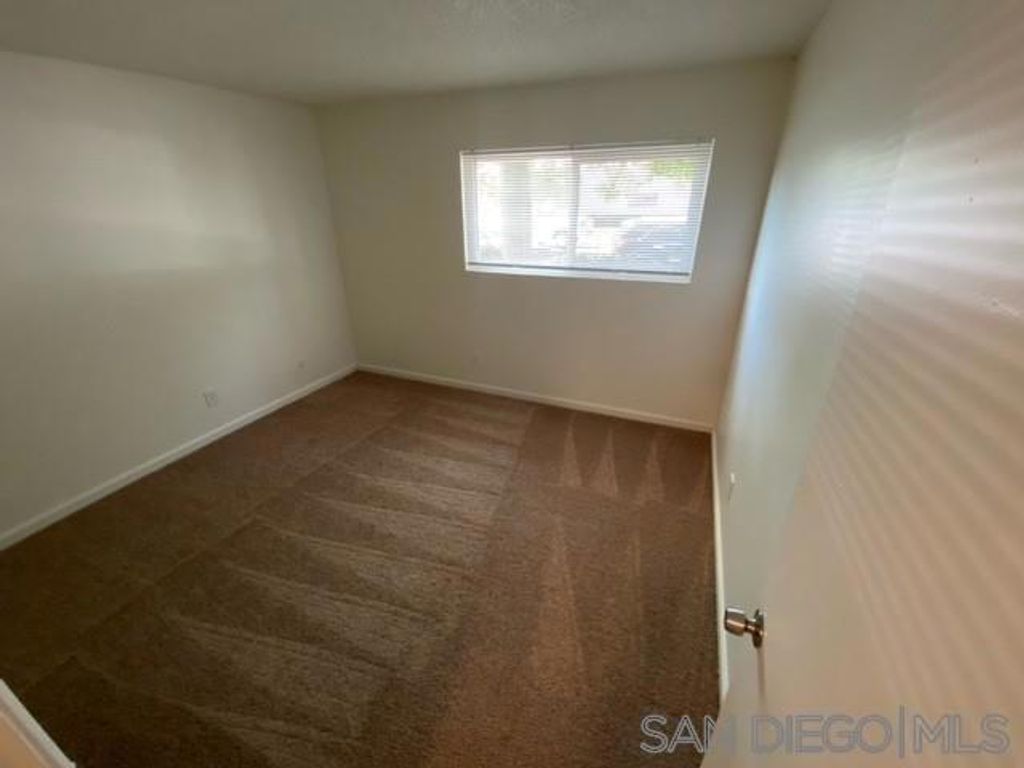 Image 7 of property listing at 341 Lansing Cir, Escondido, CA 92025