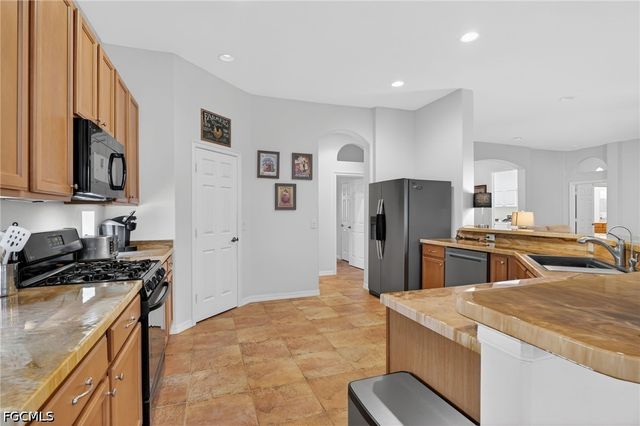 11801 Pine Timber LN, Fort Myers, FL 33913