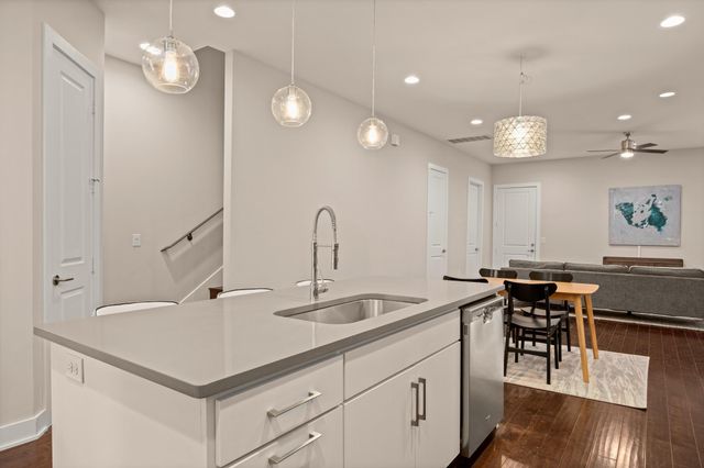 1730 Bunche RD A, Austin, TX 78721