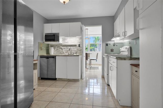 16558 NE 26th Ave 2A, North Miami Beach, FL 33160