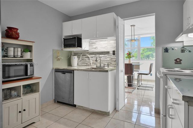 16558 NE 26th Ave 2A, North Miami Beach, FL 33160