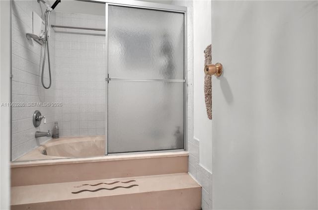 16558 NE 26th Ave 2A, North Miami Beach, FL 33160