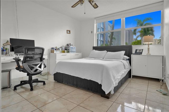 16558 NE 26th Ave 2A, North Miami Beach, FL 33160