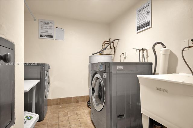 16558 NE 26th Ave 2A, North Miami Beach, FL 33160