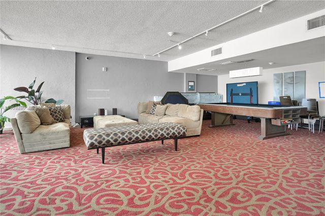 16558 NE 26th Ave 2A, North Miami Beach, FL 33160