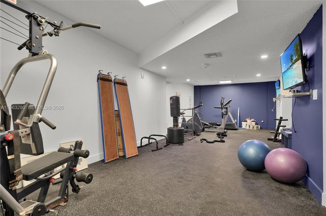 16558 NE 26th Ave 2A, North Miami Beach, FL 33160