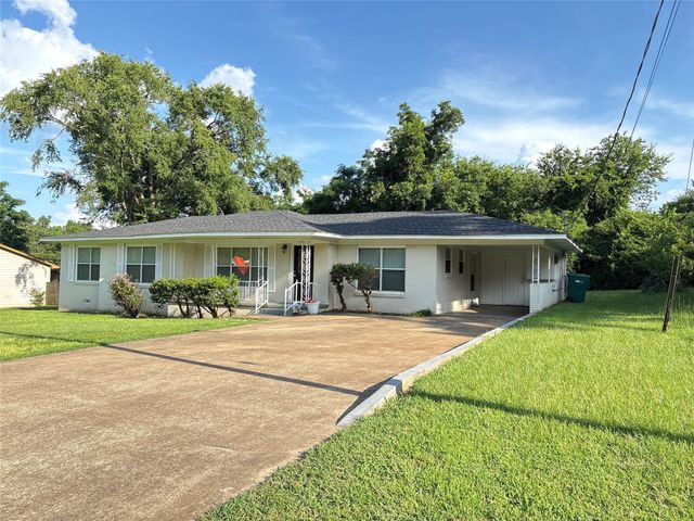 105 Calloway Dr., Hughes Springs, TX 75656