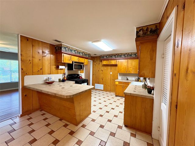 105 Calloway Dr., Hughes Springs, TX 75656