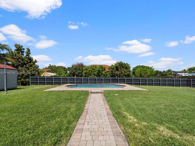 13205 SW 218th Ter, Miami, FL 33170