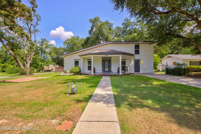 1200 College Street, Gulfport, MS 39507