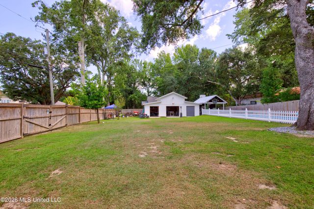 1200 College Street, Gulfport, MS 39507