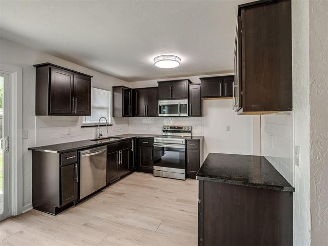 221 W Wayne Street, Edmond, OK 73003