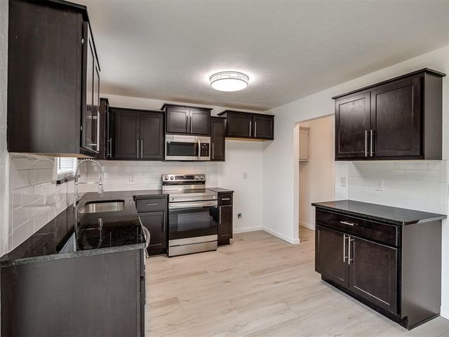 221 W Wayne Street, Edmond, OK 73003