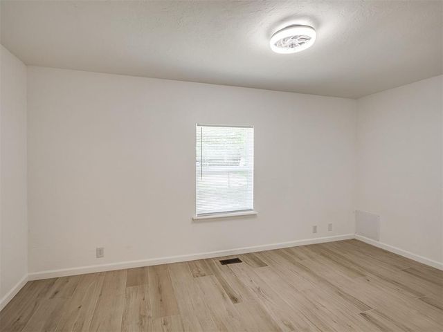221 W Wayne Street, Edmond, OK 73003