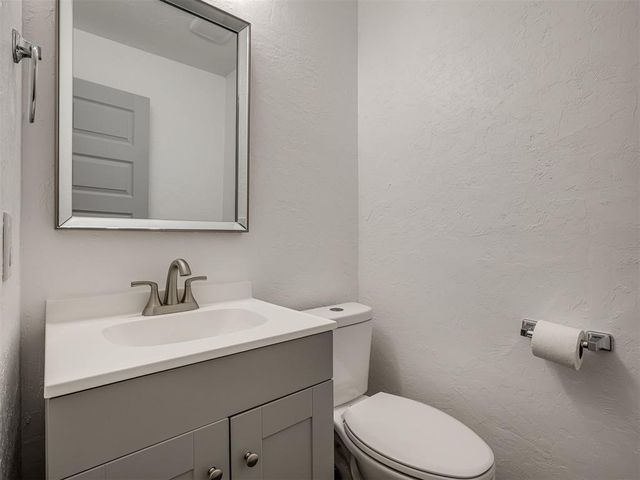 221 W Wayne Street, Edmond, OK 73003