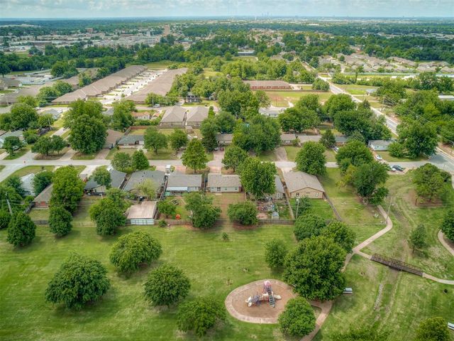221 W Wayne Street, Edmond, OK 73003