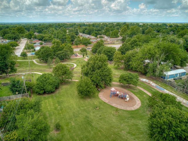 221 W Wayne Street, Edmond, OK 73003
