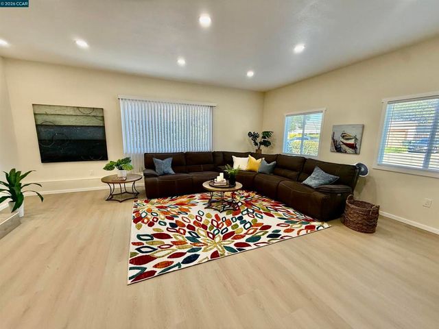 355 Lofas Pl, Vallejo, CA 94589