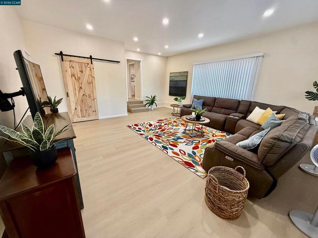355 Lofas Pl, Vallejo, CA 94589