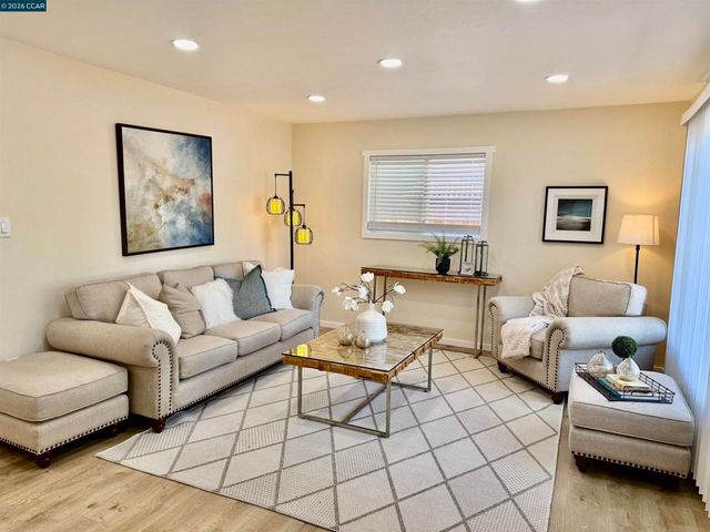 355 Lofas Pl, Vallejo, CA 94589