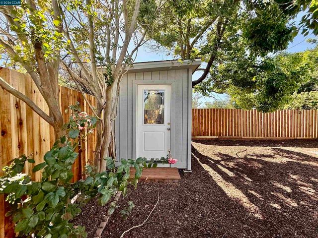 355 Lofas Pl, Vallejo, CA 94589