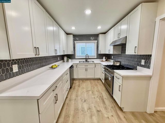 355 Lofas Pl, Vallejo, CA 94589