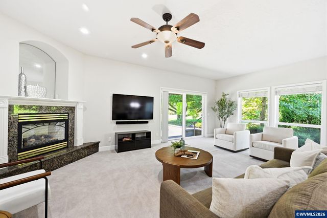 575 Castle Glen Ln N, Keizer, OR 97303