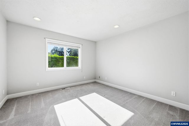 575 Castle Glen Ln N, Keizer, OR 97303